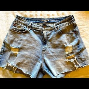 Levi Denizen high rise distressed jean shorts 29w